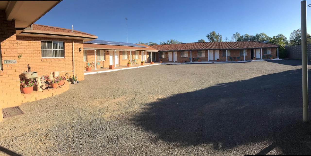 Aaron Inn Motel Narrabri Esterno foto