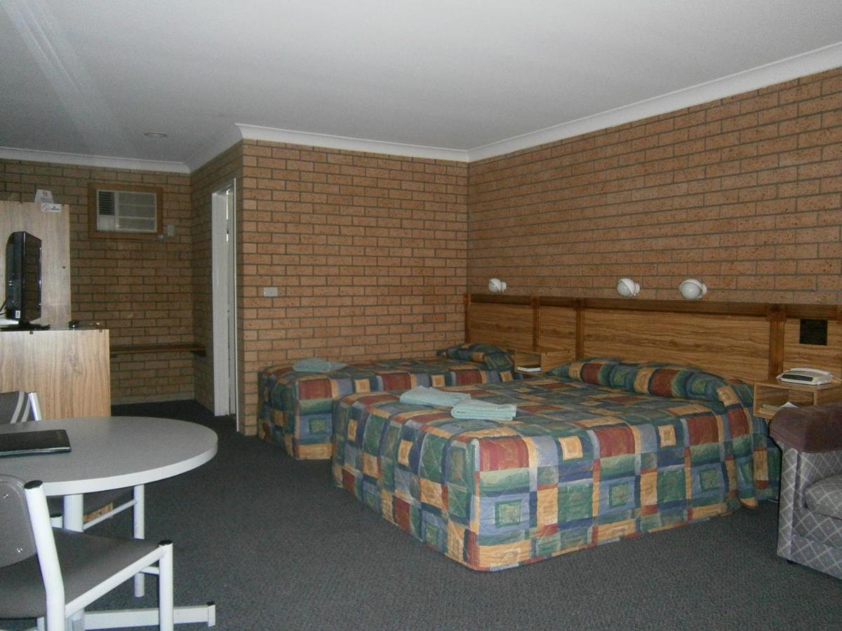 Aaron Inn Motel Narrabri Esterno foto