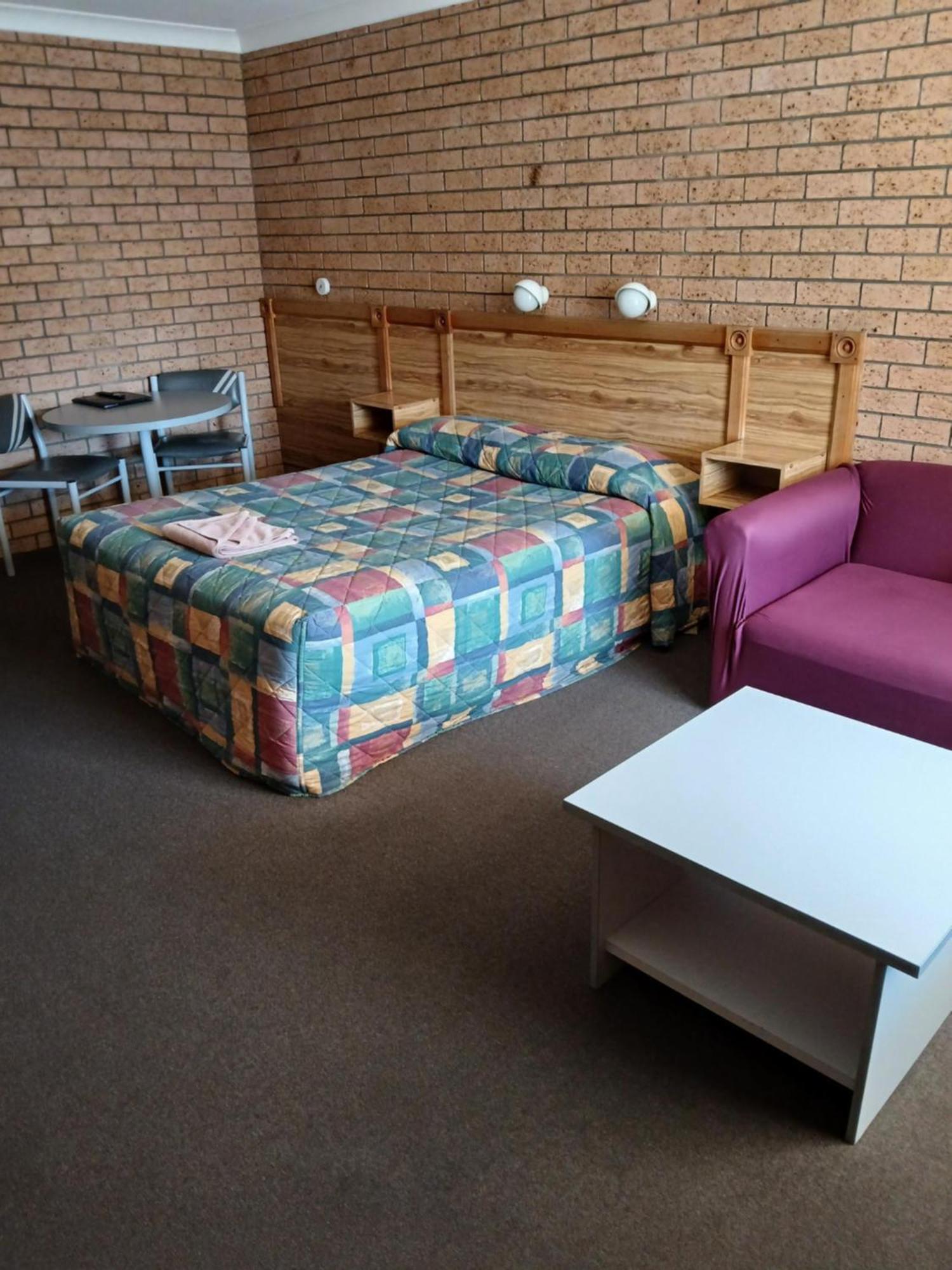 Aaron Inn Motel Narrabri Esterno foto