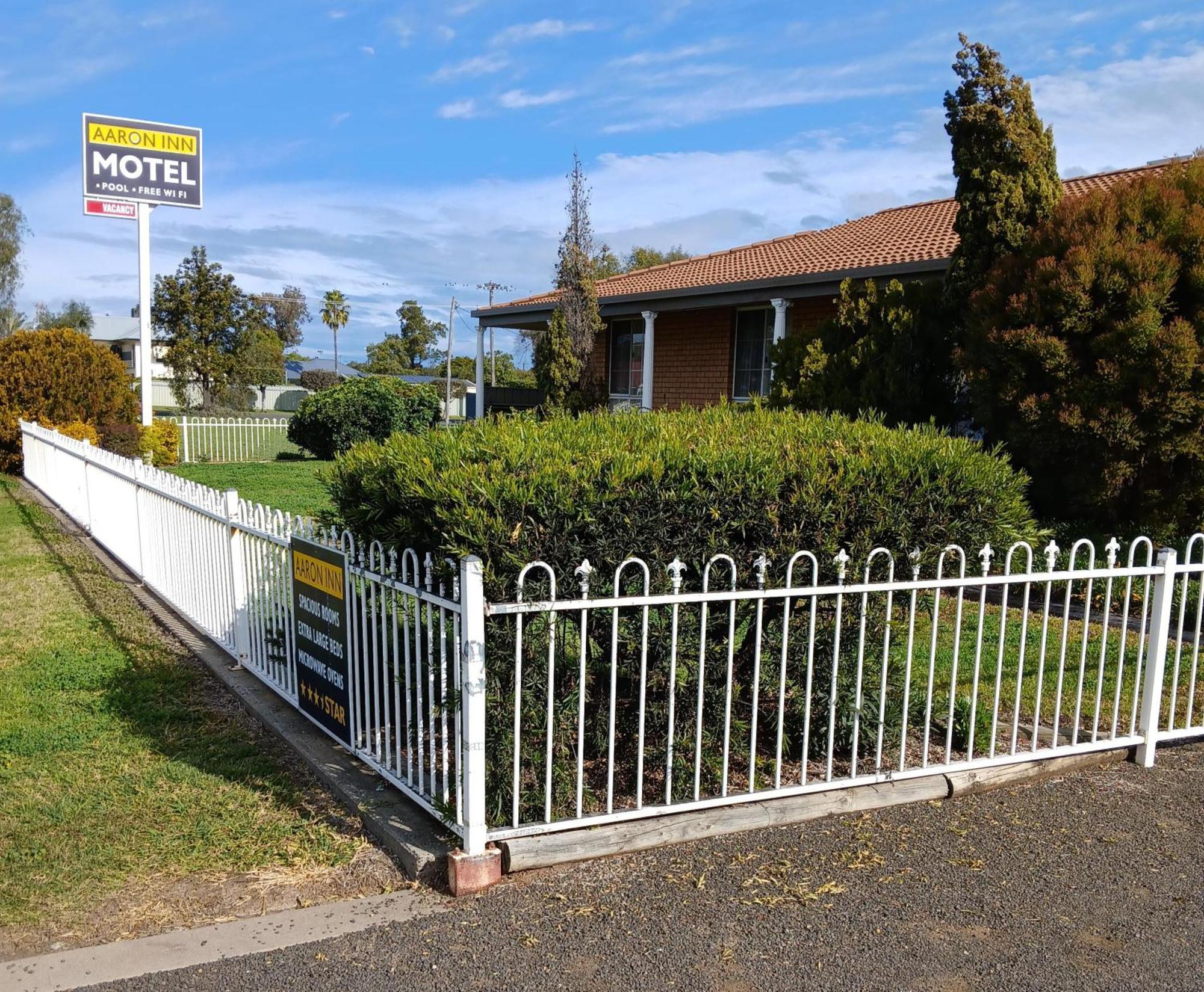 Aaron Inn Motel Narrabri Esterno foto