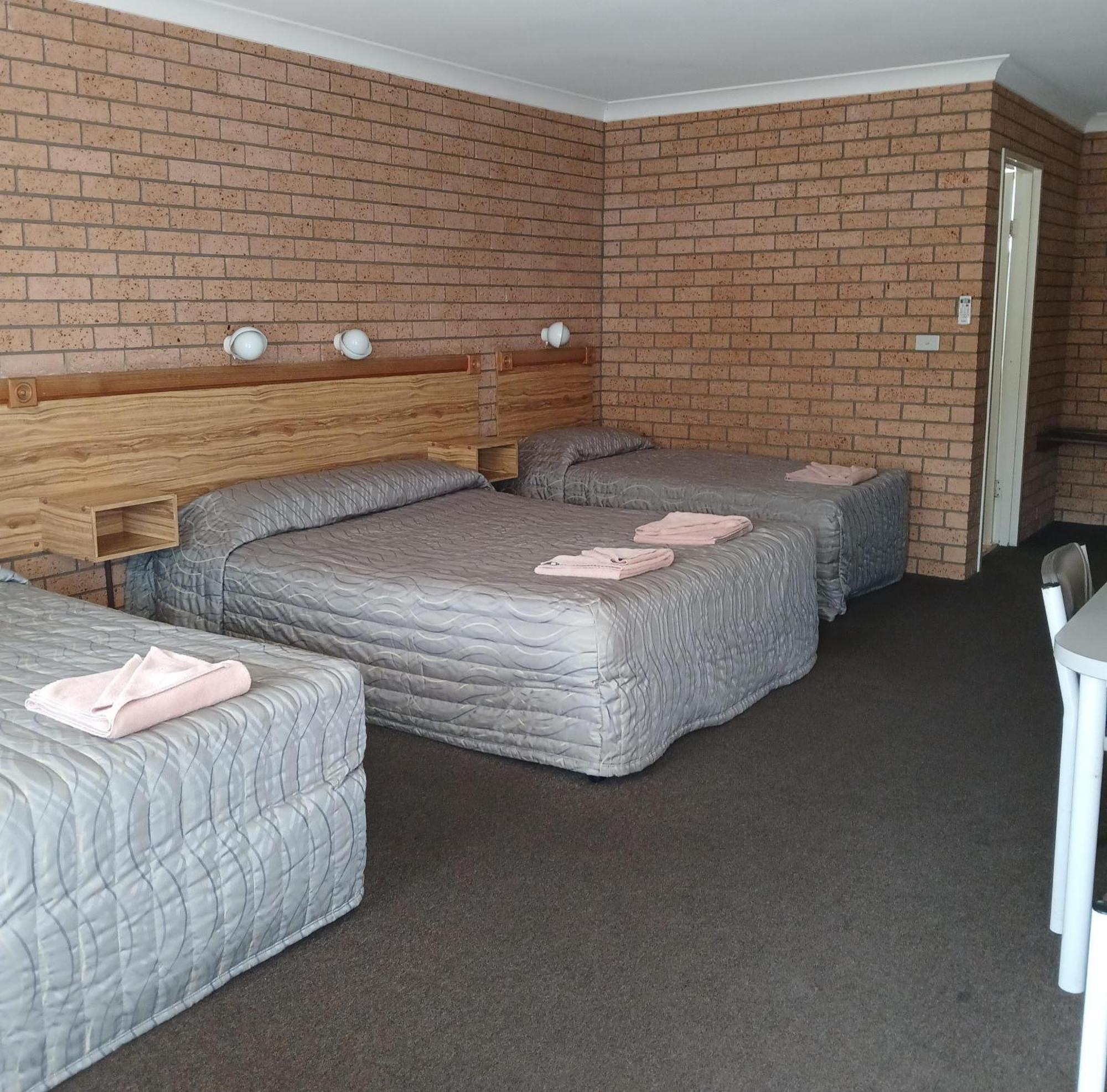Aaron Inn Motel Narrabri Esterno foto