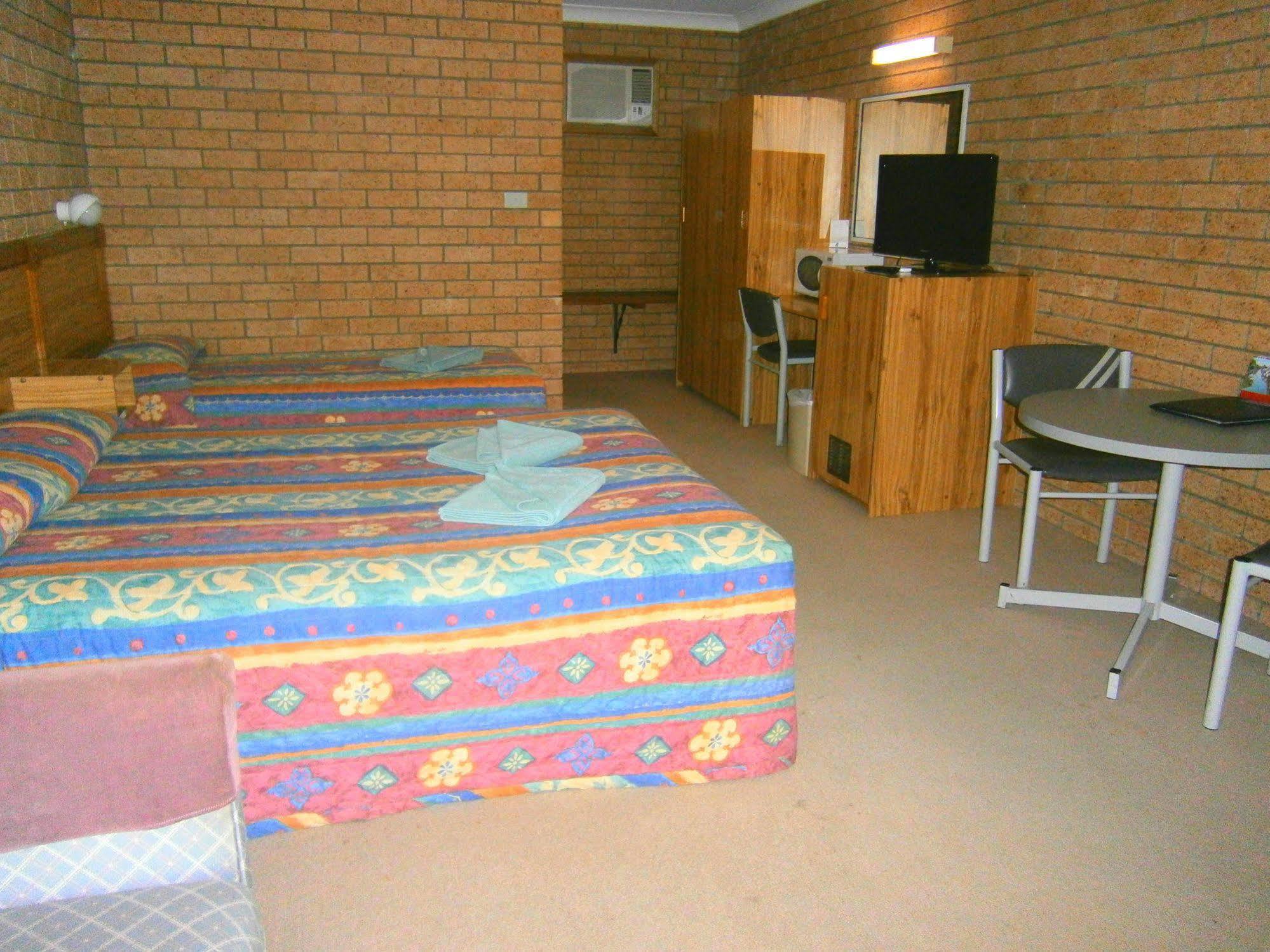 Aaron Inn Motel Narrabri Esterno foto