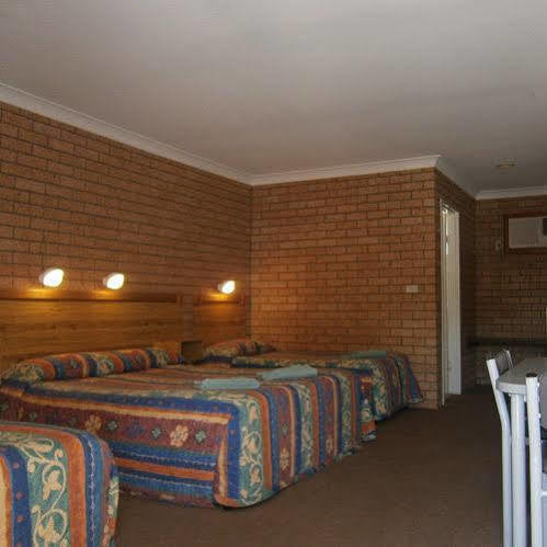 Aaron Inn Motel Narrabri Esterno foto