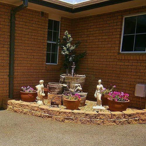 Aaron Inn Motel Narrabri Esterno foto