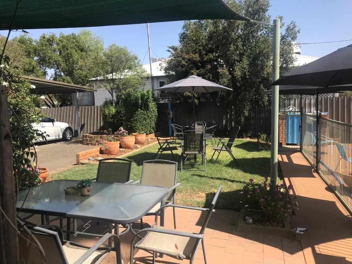 Aaron Inn Motel Narrabri Esterno foto